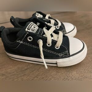 Converse Chuck Taylor toddler low top sneaker size 8